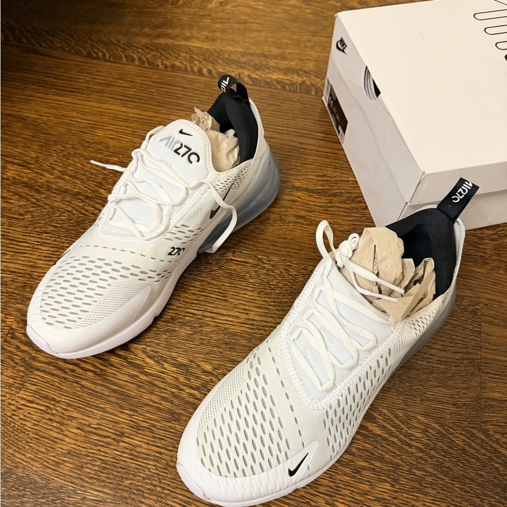 Nike White Airmax 270 Men's Shoes brand new in box